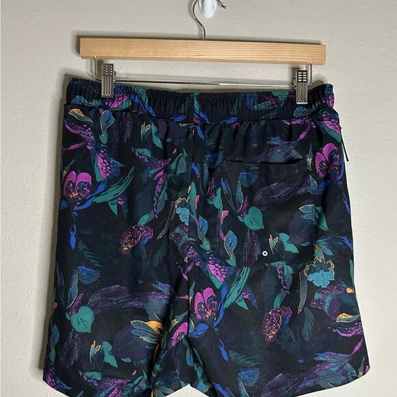 All In Motion Dark Floral Athletic Shorts Size M - Picture 8 of 12